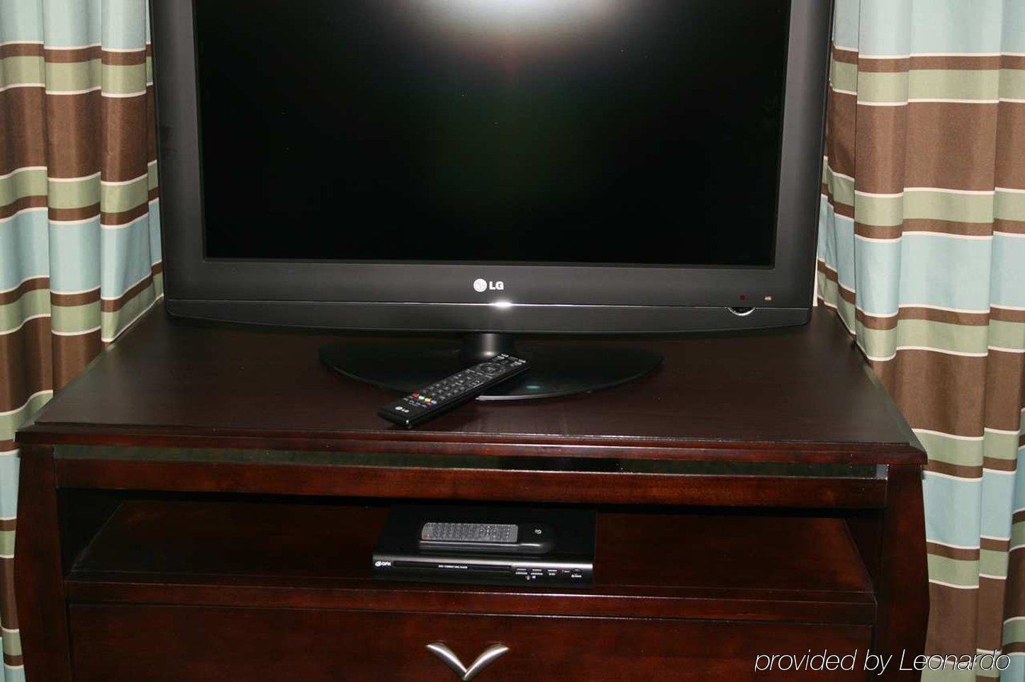 ハンプトン イン アンド スイーツ クローフォーズビル 部屋 写真
